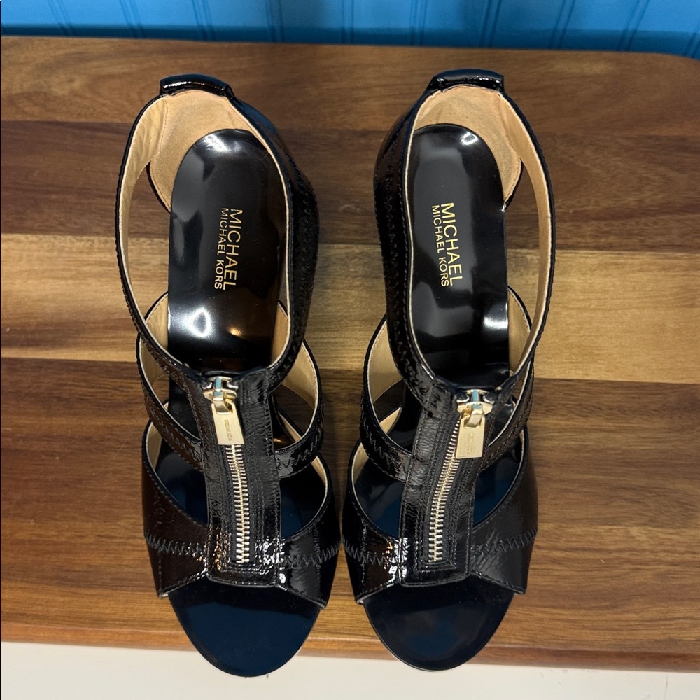 👠 LIKE NEW Michale Kors Black Patent Strappy Sandals Size 7 - Picture 5 of 7